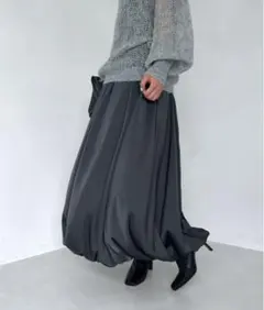 Olu. サテンタックバルーンスカート　新品タグ付き　完売
