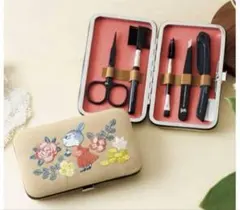 MOOMIN リトルミイの刺しゅう入り きれいに整う 眉毛グルーミングセット