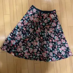 BE NEAT ウール100% 花柄スカートのサムネイル