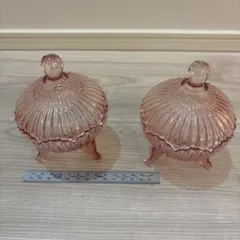 【2個セット】ガラス製 脚付き キャニスター ピンク／蓋付き 小物入れ