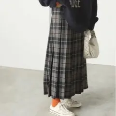 forksy. フォルクシー　チェックプリーツロングスカート