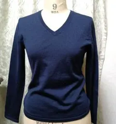 UNTITLED　ネイビー　毛100％　Vネックニット