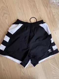 ラージロゴショーツ adidasoriginals ショートパンツ L黒/白