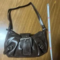 ブラウンショルダーバッグ フラップ付き