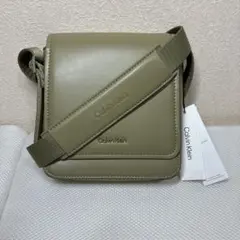 【未使用品】カルバンクライン ロゴ プレート ショルダーバッグ カーキ