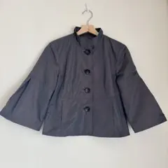 【美品】ノーカラージャケット グレー　ショート丈　おしゃれ　フォーマル　上品