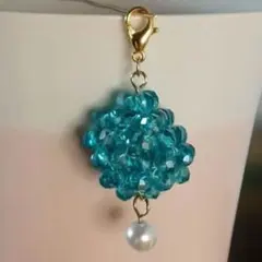 チャームスクエア型ガラスビーズとクリスタルパールꕤハンドメイド