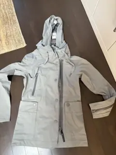 adidas マウンテンパーカー グレーお買い得！