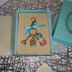 未使用　LADUREE ラデュレ　キーホルダー　ティファニーブルーのサムネイル