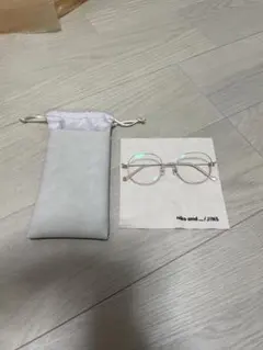 niko and... / JINS 白メガネ、度なし