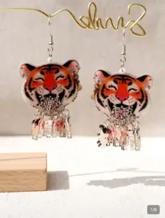 トラの顔 ビーズフリンジ ピアス　2個セット　パーツにも　ハンドメイドにも