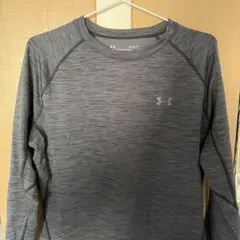 Under Armour グレー 長袖シャツ