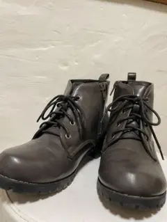 ダークグレー レースアップブーツ
