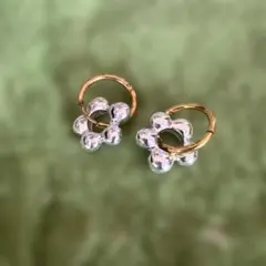 花形シルバーゴールドピアス