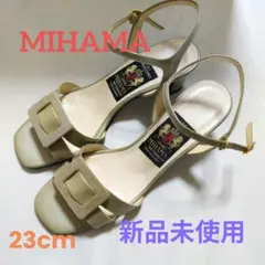 ★MIHAMA★ベージュ★エナメル★バックストラップヒールサンダル★23cmのサムネイル