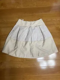 トゥービーシック ベージュ　スカート　膝丈　42号