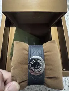 GUCCI 腕時計 バングルウォッチ　トワールのサムネイル