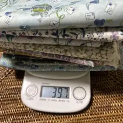 セール　リバティ　はぎれ379g 大きめ　14 輸入生地入り