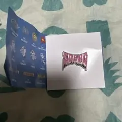 KUZIRA Superspin ピンバッジ - メルカリ