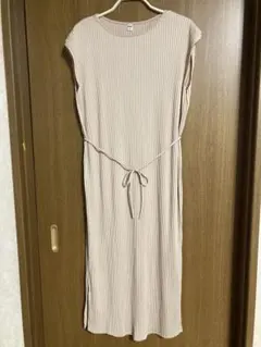 【新品】UNIQLO ベージュ ノースリーブ ワンピース S