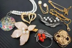 H1 ヴィンテージ風花とパールのブローチ