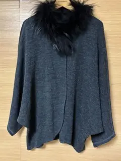 noa-ge チャイニーズラクーン付き　ポンチョ　グレー霜降り　ファー付き