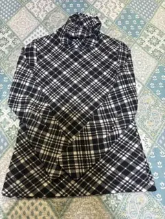 値下げしました　UNIQLO チェック柄 タートルネック トップス Mサイズのサムネイル