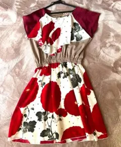 ふりふ 赤 白 beige 牡丹柄 膝丈 ワンピース 春服のサムネイル
