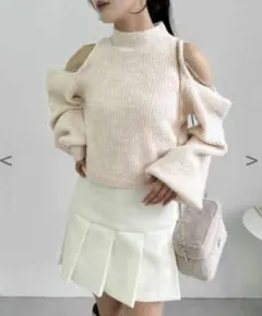 NICE CLAUP ビジュー付き肩あきあざとニット　ショート丈　肩空きニット