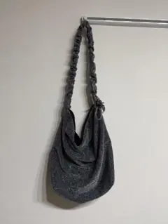 グレー フリルデザイン スリングバッグ