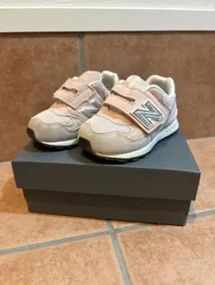New Balance ベビー スニーカー ベビーピンク　箱付き
