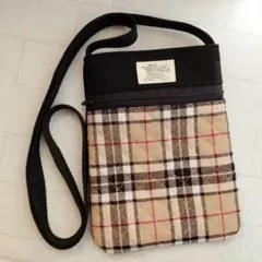 【黒 × チェック柄】ハンドメイド スマホショルダーバッグ