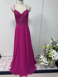 ビーズ刺繍スリーブレスピンクドレス