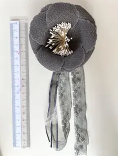 チャコールグレー 花モチーフ ブローチ　コサージュ　立体