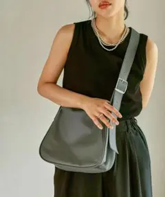 LEPSIM LOWRYS FARM フェイクレザーラウンドミドルバッグ