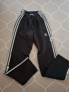 adidas 3本ライン 黒ジャージパンツ XS