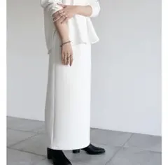 新品未使用タグ付き ホワイト ダンボール素材ナロータイトスカート