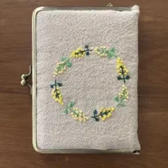 がま口型ハンドメイド ミモザリース柄刺繍 文庫本ブックカバー マルチ手帳ケース