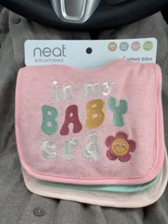 アメリカウォルマート　Neat Solutions ベビー用スタイ 4枚セット