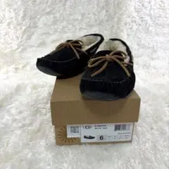 UGG W DAKOTA モカシン ブラック 23cm - メルカリ