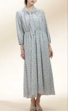 美品　ナノユニバース　花柄ワンピース　小花柄ワンピース　フラワーワンピース