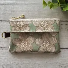 パスケース　ミニポーチ　ラミネート　10㎝ファスナー　ハンドメイド　花柄　緑