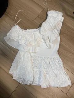 ZARA アシンメトリーホワイトフリルオフショルダートップス