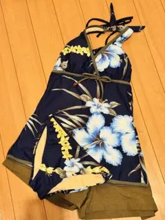 ⭐️体型カバー花柄水着３点セット（ビキニ、トップス、カーゴハーフパンツ）未使用品⭐️