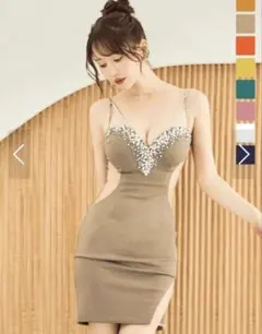 ビジュー付きベージュドレス Sサイズ ジュエルズ