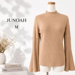 JUNOAH ジュノア ベージュ リブニット ハイネック フレア袖 長袖トップスのサムネイル