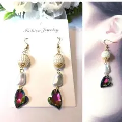 輝く緑赤カラーハート&パールの ピアス　イヤリング　ハンドメイド