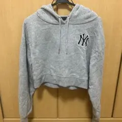 グレー　パーカー　短丈　mlb