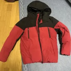 赤黒フード付きダウンジャケット