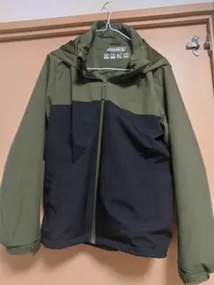 美品☆一度着用のみ☆防風撥水ウインドブレーカー 160センチ　しまむら